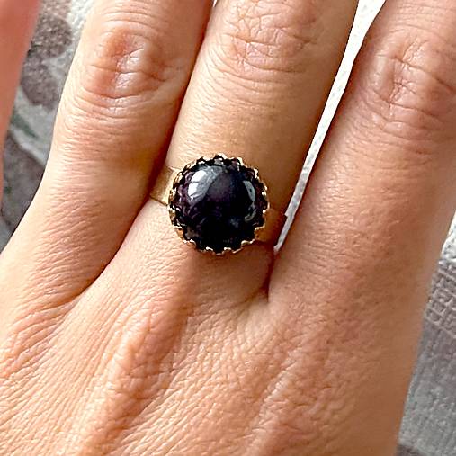 Dark Garnet Stainless Steel Gold Ring / Elegantný prsteň s tmavým granátom - oceľ E050