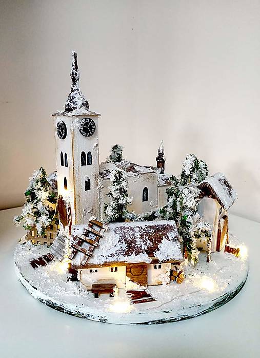 Dekorácie - Drevený zimný kostolík - 16904947_