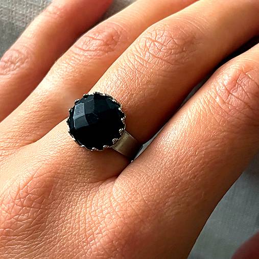 Facted Black Agate Stainless Steel Ring / Elegantný prsteň s čiernym brúseným achátom - oceľ E050