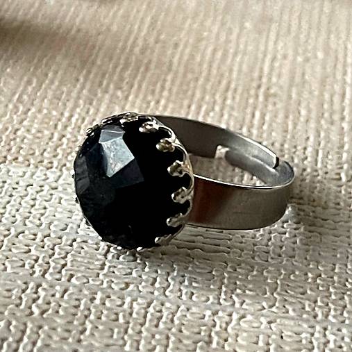 Facted Black Agate Stainless Steel Ring / Elegantný prsteň s čiernym brúseným achátom - oceľ E050