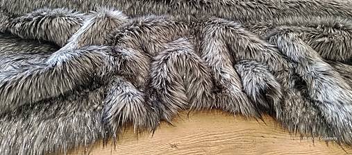 Textil - Luxusná umelá kožušina - Silver Wolf - cena za 10 cm, 1 500 g/m - 16904575_