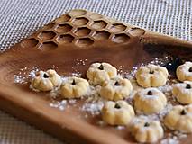 Nádoby - Dubová tácka "včelie plásty" - 16906600_