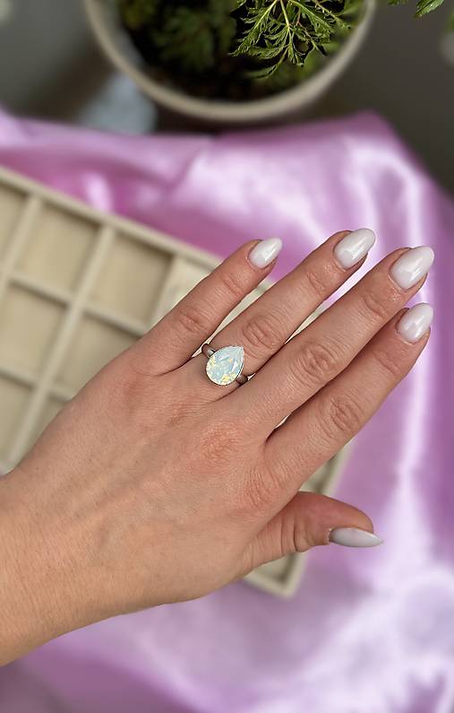 Prsteň Swarovski Element - opálová