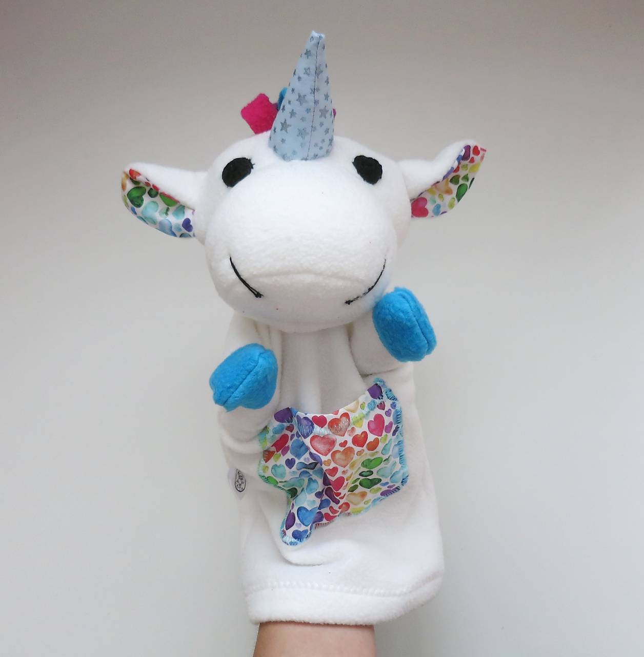 Maňuška jednorožec (s tyrkysovými kopýtkami a srdiečkami.)