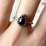 Prstene - Teardrop Garnet Rhodolite AG925 Ring / Strieborný prsteň v tvare slzy s granátom E057 - 16912416_
