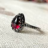 Prstene - Teardrop Garnet Rhodolite AG925 Ring / Strieborný prsteň v tvare slzy s granátom E057 - 16912421_