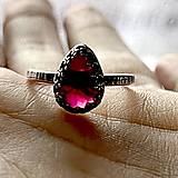 Prstene - Teardrop Garnet Rhodolite AG925 Ring / Strieborný prsteň v tvare slzy s granátom E057 - 16912424_