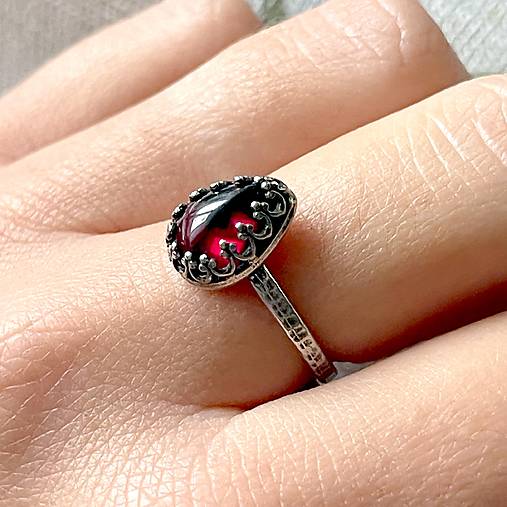Prstene - Teardrop Garnet Rhodolite AG925 Ring / Strieborný prsteň v tvare slzy s granátom E057 - 16912417_