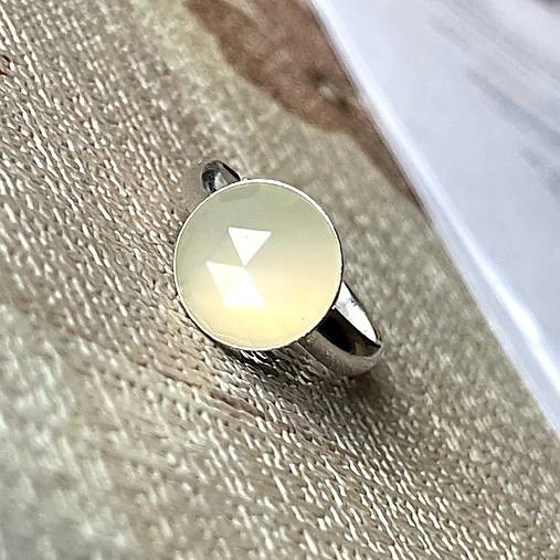 White Moonstone Ag925 Silver Ring  / Strieborný prsteň s bielym mesačným kameňom E052