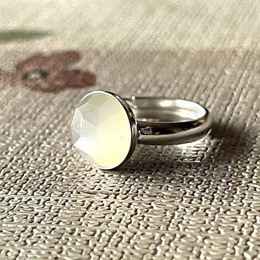 White Moonstone Ag925 Silver Ring  / Strieborný prsteň s bielym mesačným kameňom E052