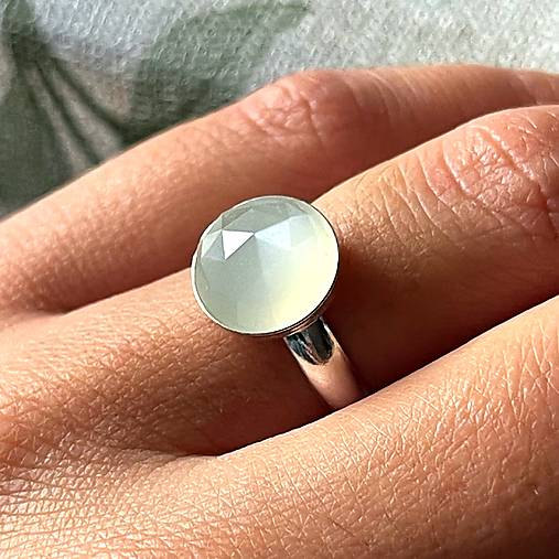 White Moonstone Ag925 Silver Ring  / Strieborný prsteň s bielym mesačným kameňom E052