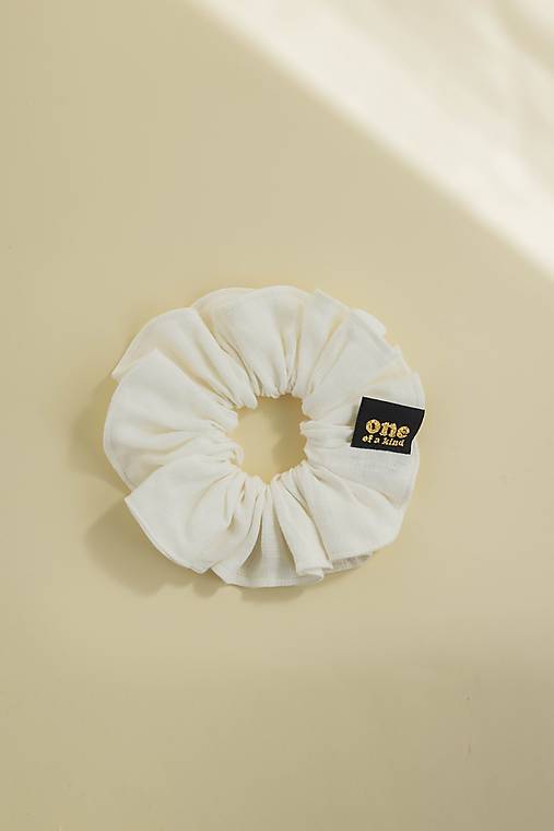 Ozdoby do vlasov - Ľanová scrunchie One of a kind (Biela) - 16915492_