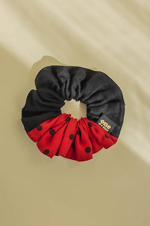 Ozdoby do vlasov - Ľanová scrunchie One of a kind (Čierna Lienka) - 16915500_