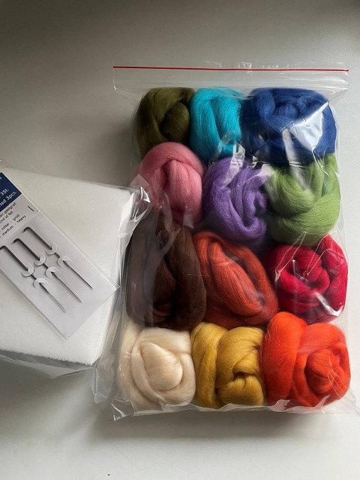 Textil - Sada na plstenie pre začiatočníkov MH3 150 g vlna + ihly, podložka - 16923867_