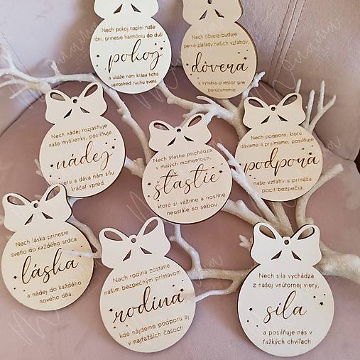 Dekorácie - Drevené ozdoby "Vianočné hodnoty" (8 ks) - 16923582_