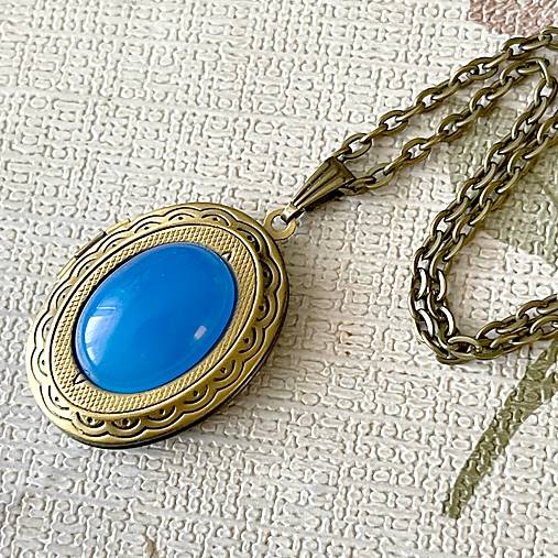 Oval Blue Agate Locket Necklace / Oválny otvárací medailón s modrým achátom E053