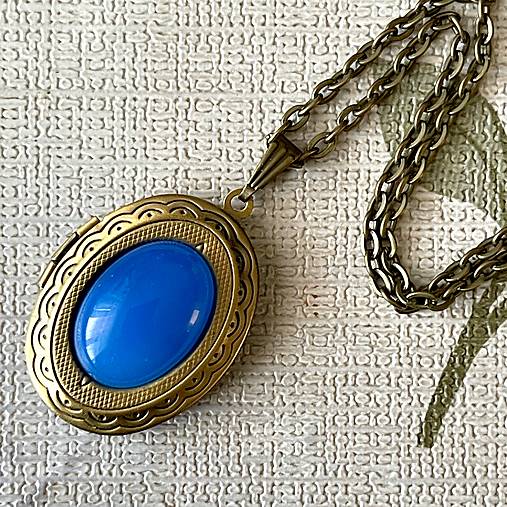 Oval Blue Agate Locket Necklace / Oválny otvárací medailón s modrým achátom E053