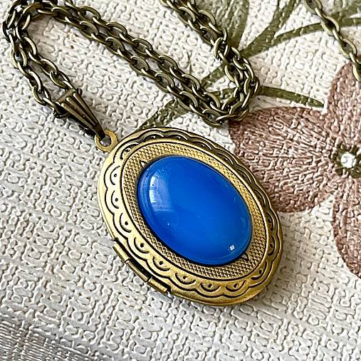 Oval Blue Agate Locket Necklace / Oválny otvárací medailón s modrým achátom E053