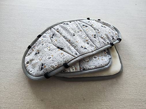 Detský textil - VLNIENKA Podložka do autosedačky Britax Römer  Evolva 100% Merino TOP SUPER WASH Natural Šedé zvieratká s korunkami - 16925885_