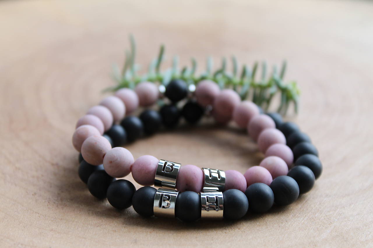 sme OTEC A MAMA s Iniciálkami