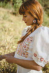 Topy, tričká, tielka - Ľanový vyšívaný crop top Vajnory - 16928808_