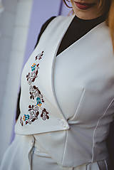 Vesty - Elegantná vyšívaná vesta - 16928837_