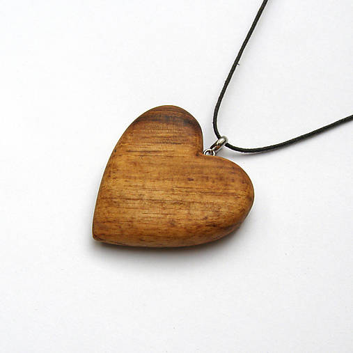 Náhrdelníky - Drevený prívesok - orechové srdce - 16928539_