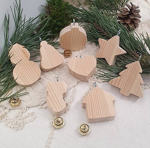 Dekorácie - Drevené vianočné ozdoby - s očkom na zavesenie - 16933624_