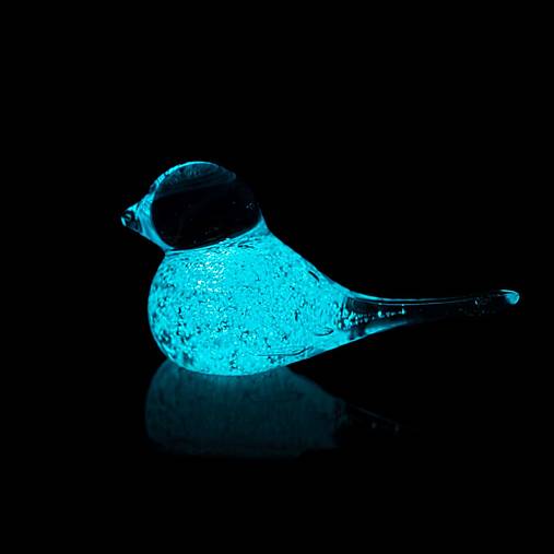 Dekorácie - Sklenený vtáčik s fluorescenčným pigmentom MODRÝ - 16935996_