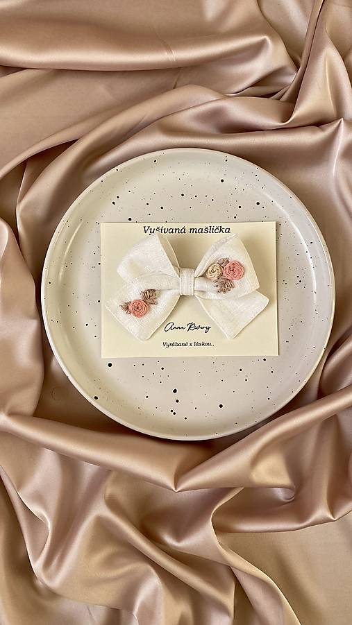 Ozdoby do vlasov - Vyšívaná mašlička - SNEŽIENKA - 16939345_