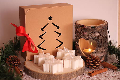 Sviečky - 4 adventné sviečky Biele snehové vločky vo vianočnom darčekovom balení - 16951296_