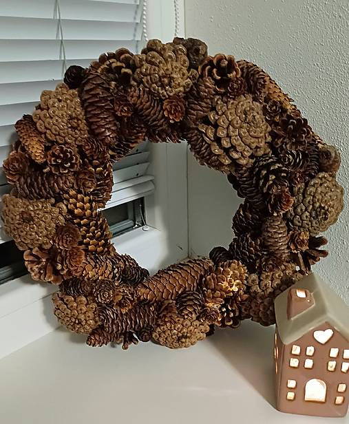 Dekorácie - Veniec  šiškový  - 16955175_