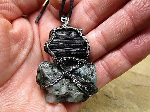 Náhrdelníky - Talisman ,, Ochránce čarodějky " - 16959284_