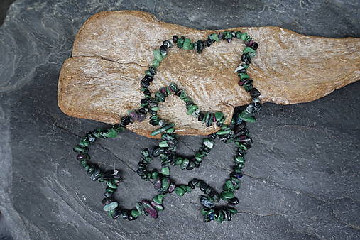 Minerály - Rubin v zoisite zlomky - 16965045_