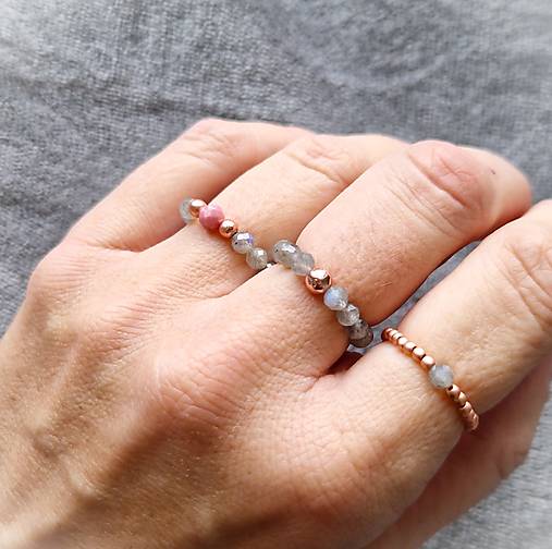Prstene - Prsteň*labradorit*hematit rosegold*0,35 cm - 16963486_