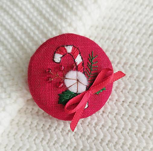 Brošne - Výšivaná vianočná brošňa (Cukrová palička) - 16971097_
