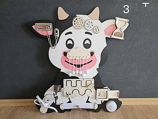 Hračky - Manipulačná doska activity board pre deti KRAVIČKA (variant 3) - 16972599_