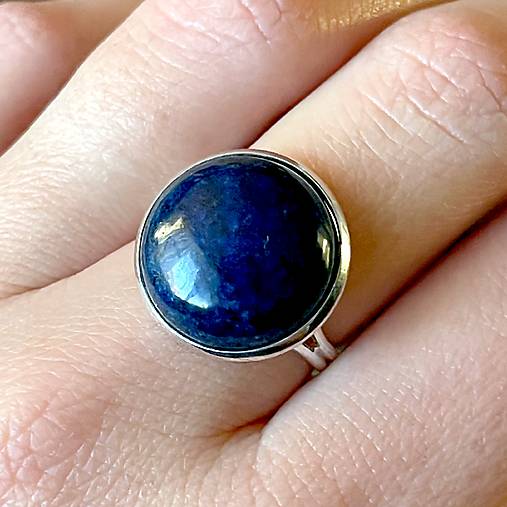 Lapis Lazuli Ring / Prsteň s lapisom lazuli v striebornom prevedení E052