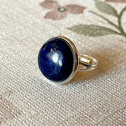 Lapis Lazuli Ring / Prsteň s lapisom lazuli v striebornom prevedení E052