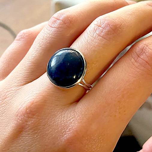 Lapis Lazuli Ring / Prsteň s lapisom lazuli v striebornom prevedení E052