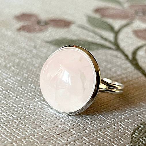 Rose Quartz Ring / Prsteň s ruženínom v striebornom prevedení E052