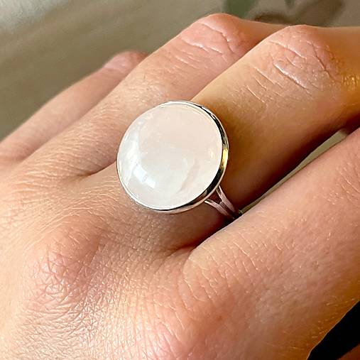 Rose Quartz Ring / Prsteň s ruženínom v striebornom prevedení E052