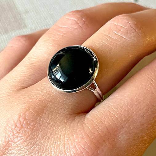 Black Agate Ring / Prsteň s achátom čiernym v striebornom prevedení E052