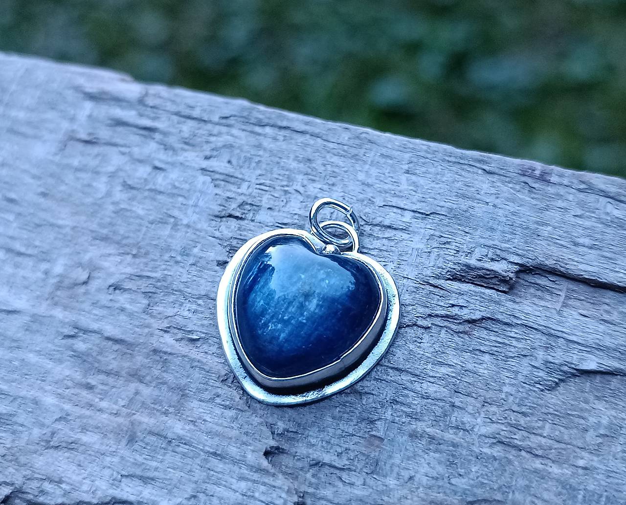 Strieborný Prívesok s Kyanitom