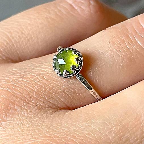 ZĽAVA 10% Natural Vezuvianite Filigree AG925 Silver Ring  / Strieborný prsteň s vezuvianom E004