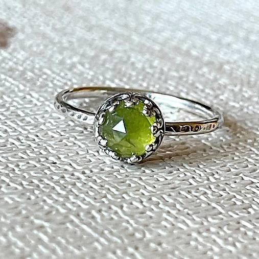 ZĽAVA 10% Natural Vezuvianite Filigree AG925 Silver Ring  / Strieborný prsteň s vezuvianom E004