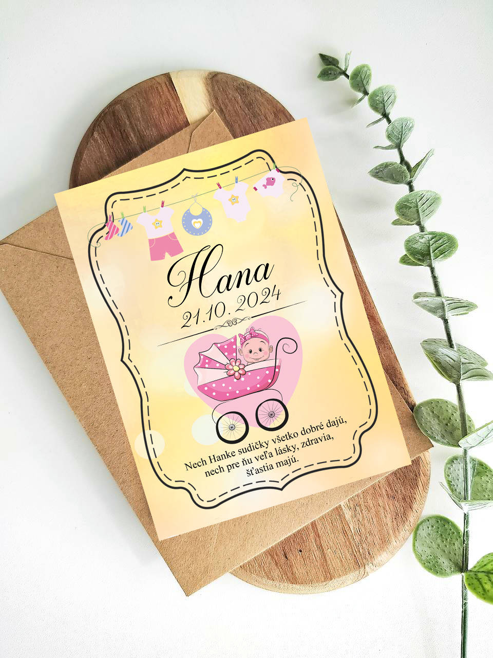 Samolepiaca etiketa "radostník" na víno/pálenku (žltá + bábätko v ružovom kočiariku)