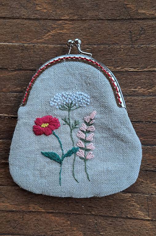 Peňaženky - Ľanová vyšívaná peňaženka - 16985921_