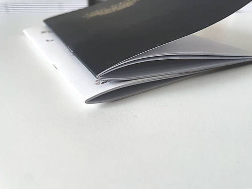 tvoje slovo // tmavý zápisník