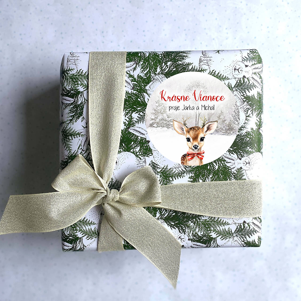 Vianočná okrúhla nálepka na darčeky, nálepka Vianoce  (srnka)